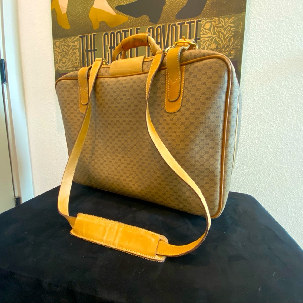 Elegant GUCCI Brown Leather Luggage